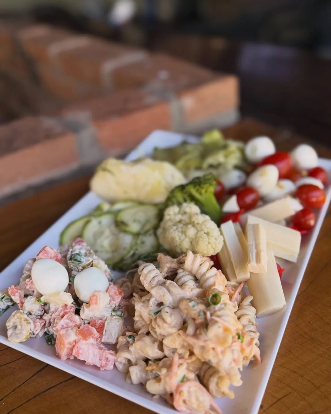 Antepasto fresco com mussarela e tomate