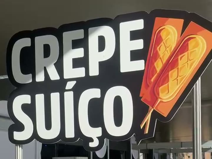 Emblema da estação Crepe Suíço da Pizza Gyn, com a ilustração do crepe dourado